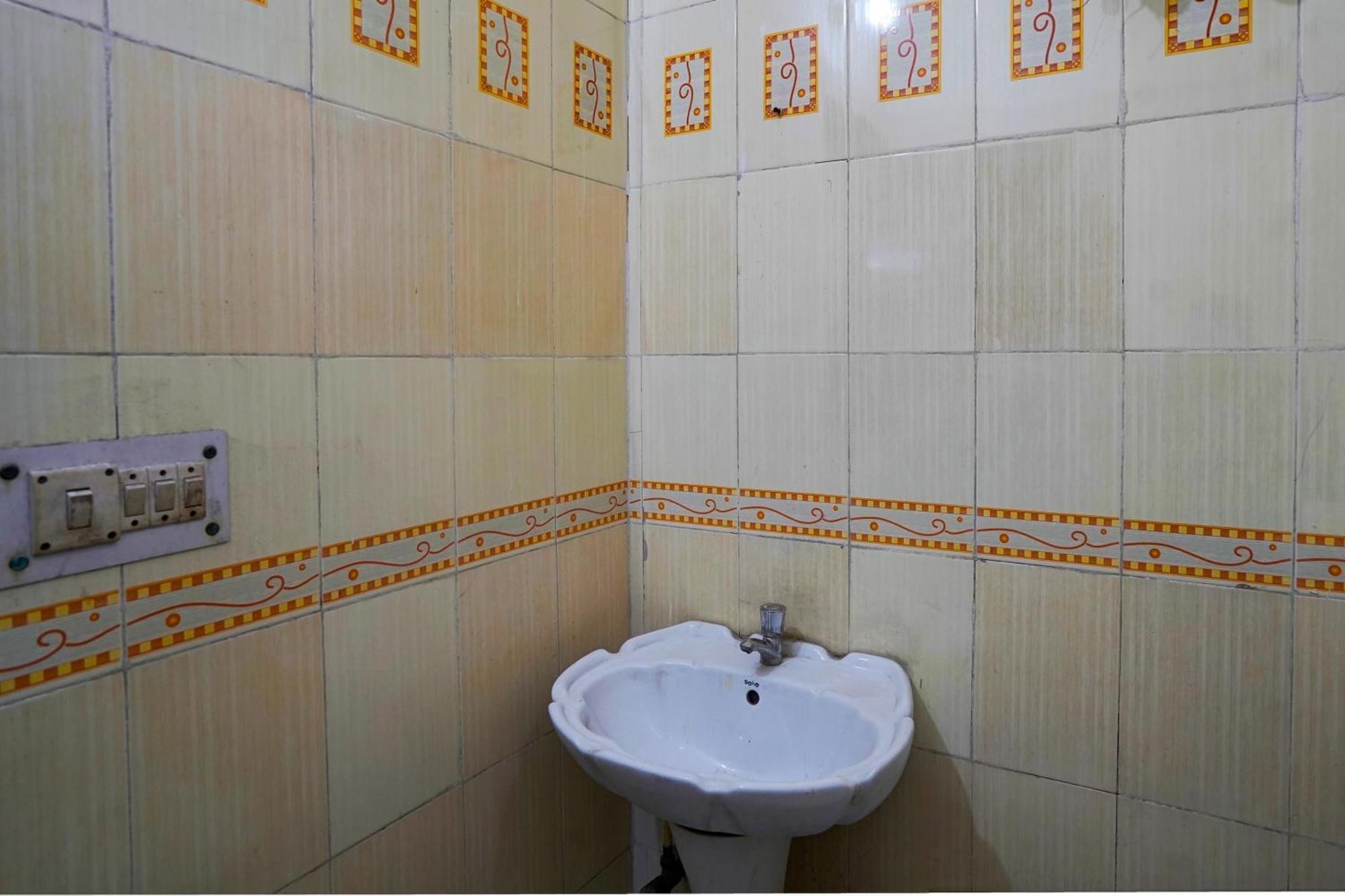 Hotel O 81617 The Pacific Hotel Ghaziabad Luaran gambar